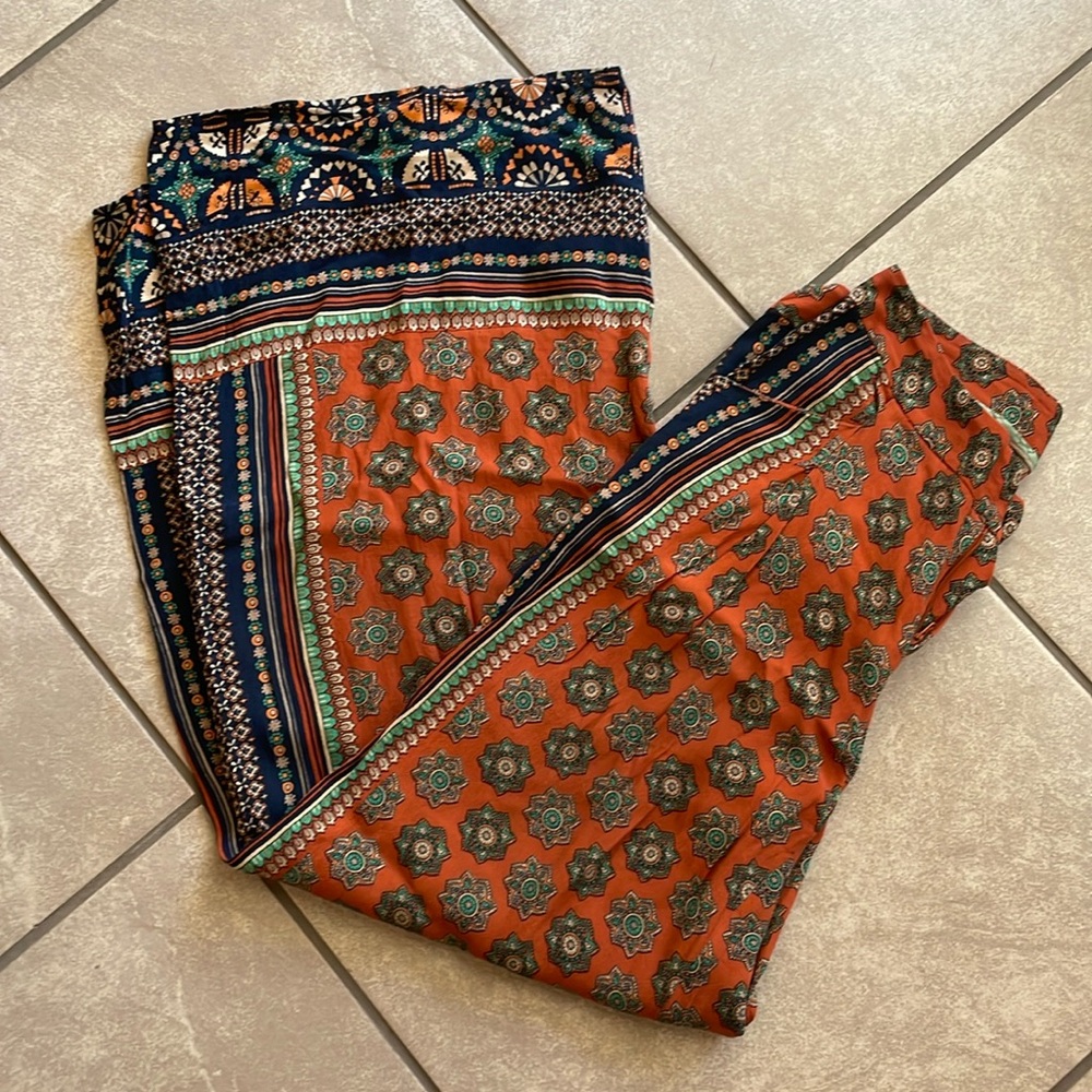 Boho light weight wide leg print pant size 4
